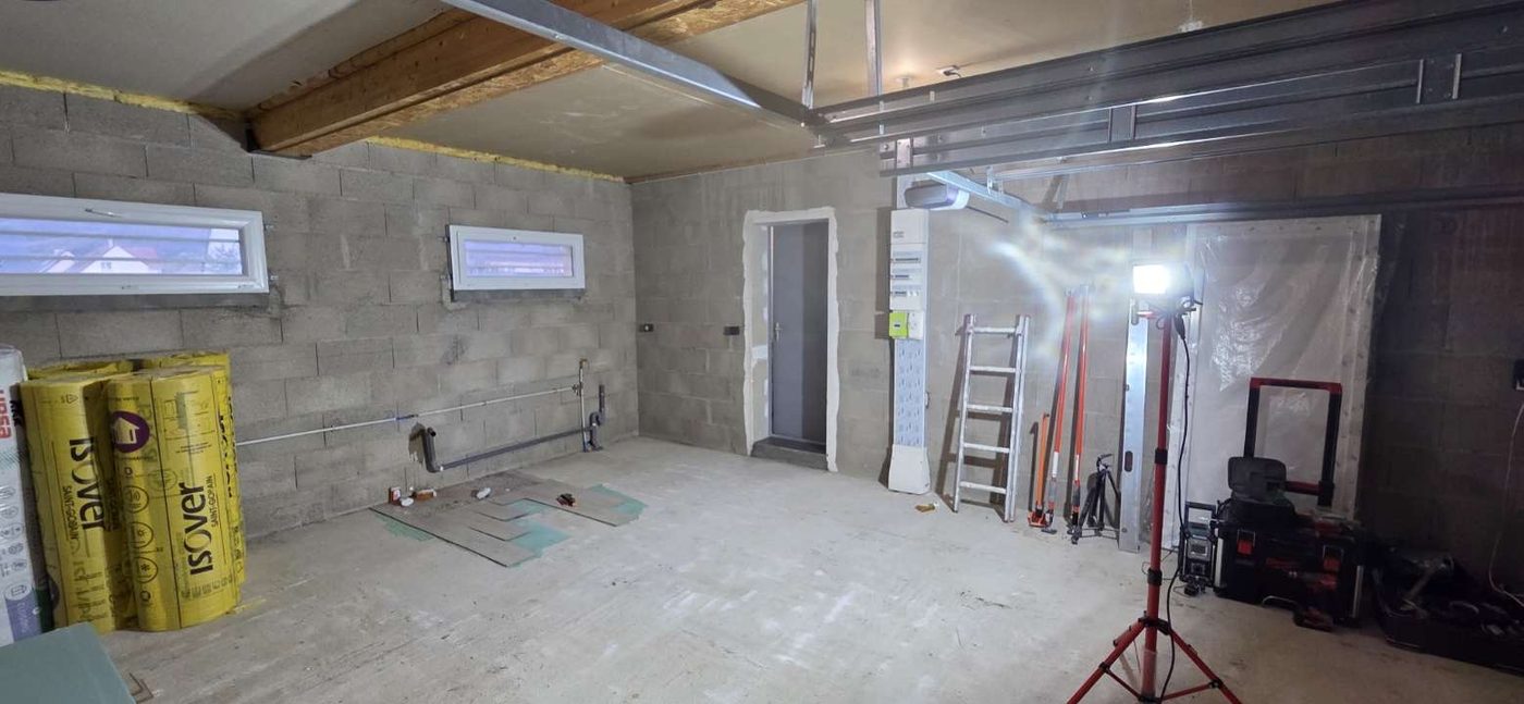 Chantier de rénovation intérieure à Châteauneuf-en-Thymerais par Maison France Rénovation